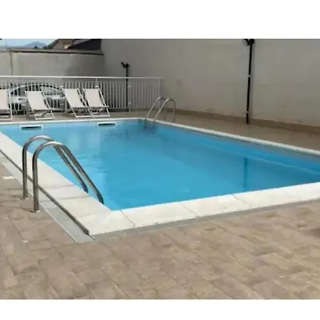 Casa Latini Con Piscina Apartamento *